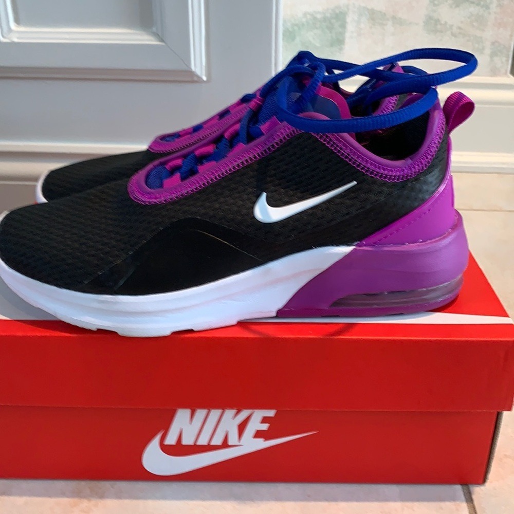 Nike Air‎ Max Motion 2 Women's Size 6.5 Running Sneakers